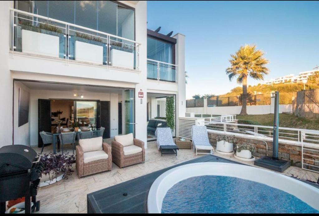 Casares Del Mar Luxury Apartment Malaga Exterior photo